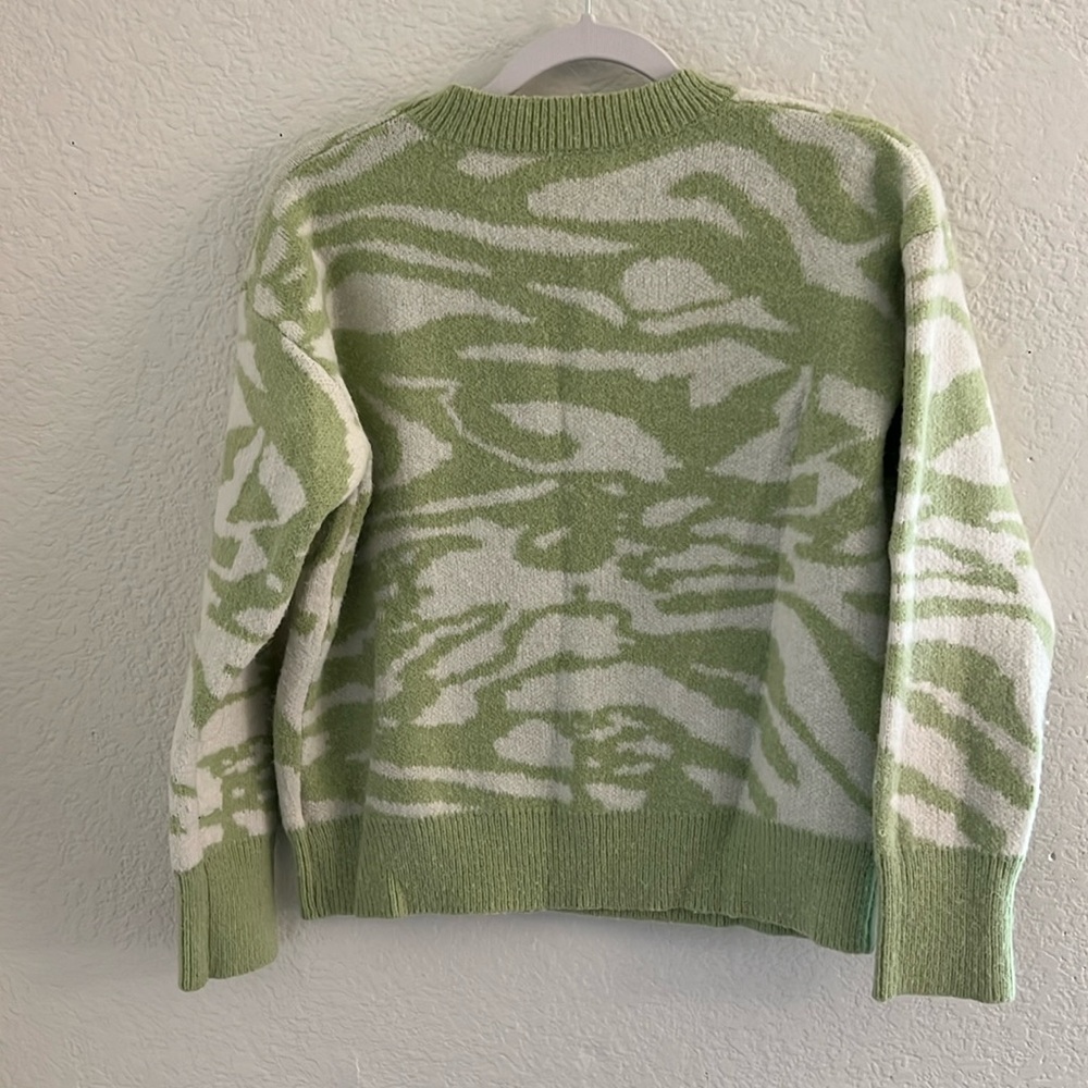 Green sweater - Picture 3 of 4